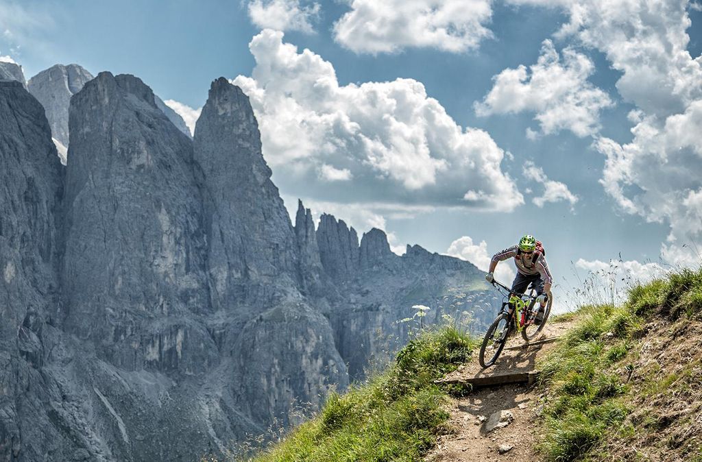 Jochen Schweizer Bike-Kurzurlaub in Südtirol für 2; Erlebnis verschenken oder selbst erleben; Der Gutschein ist gültig für 2 Personen.