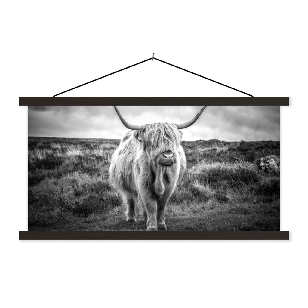 MuchoWow Textilposter Schottischer Hochländer - Tiere - Wolken - Kuh - Natur 120x60 cm mit schwarzem Rahmen - Dekoration Schlafzimmer