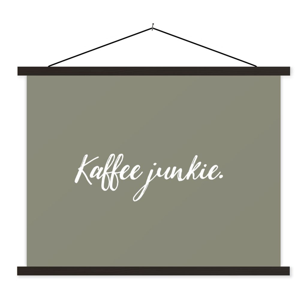 MuchoWow Textilposter Sprichwörter - Kaffee Junkie - Kaffee - Zitate 120x90 cm mit schwarzem Rahmen - Aufhänger für Poster