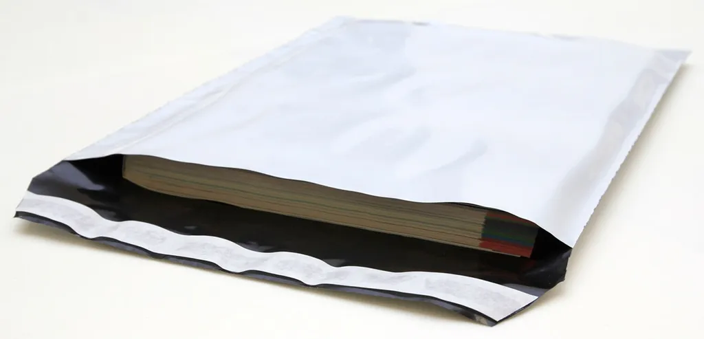 Sachet d'envoi indéchirable PCR coex 325x400mm opaque noir et blanc