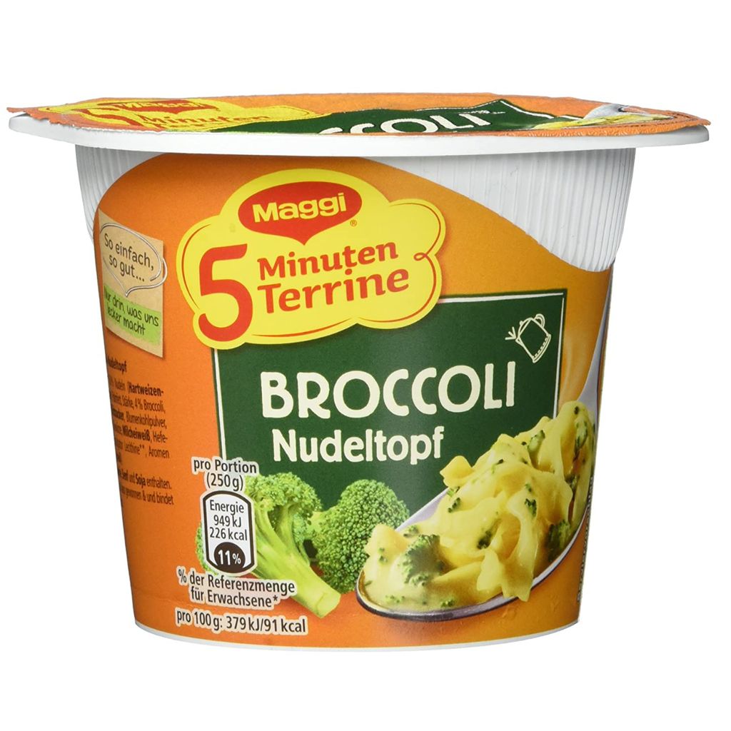 A product shot of a single serving cup of Maggi 5 Minuten Terrine Broccoli Nudeltopf.