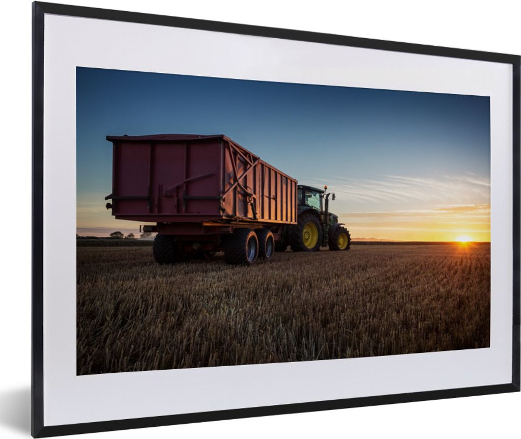 MuchoWow Gerahmtes Poster Traktor - Grün - Sonnenuntergang - Horizont - Grün - Landleben 60x40 cm - Poster mit Schwarzem Bilderrahmen Wandposte...