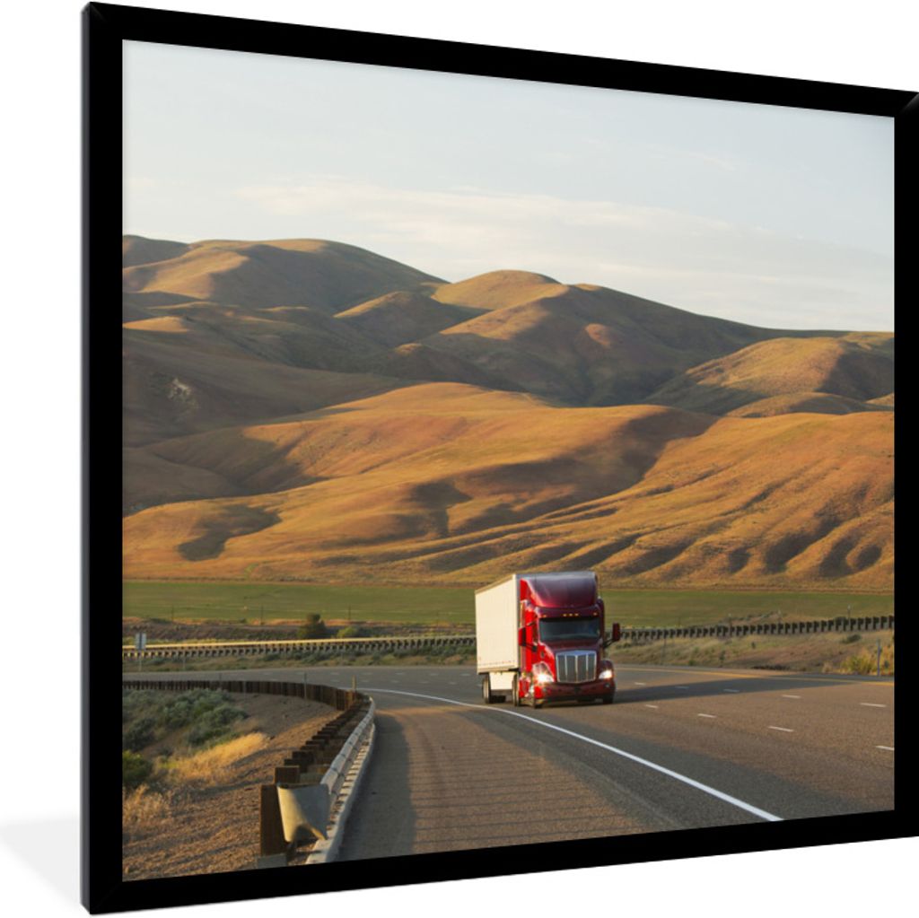 MuchoWow Gerahmtes Poster Lkw - Rot - Auto 40x40 cm - Poster mit Schwarzem Bilderrahmen Wandposter Rahmen Foto Bilder - Mit Rahmen - Wanddekorati...