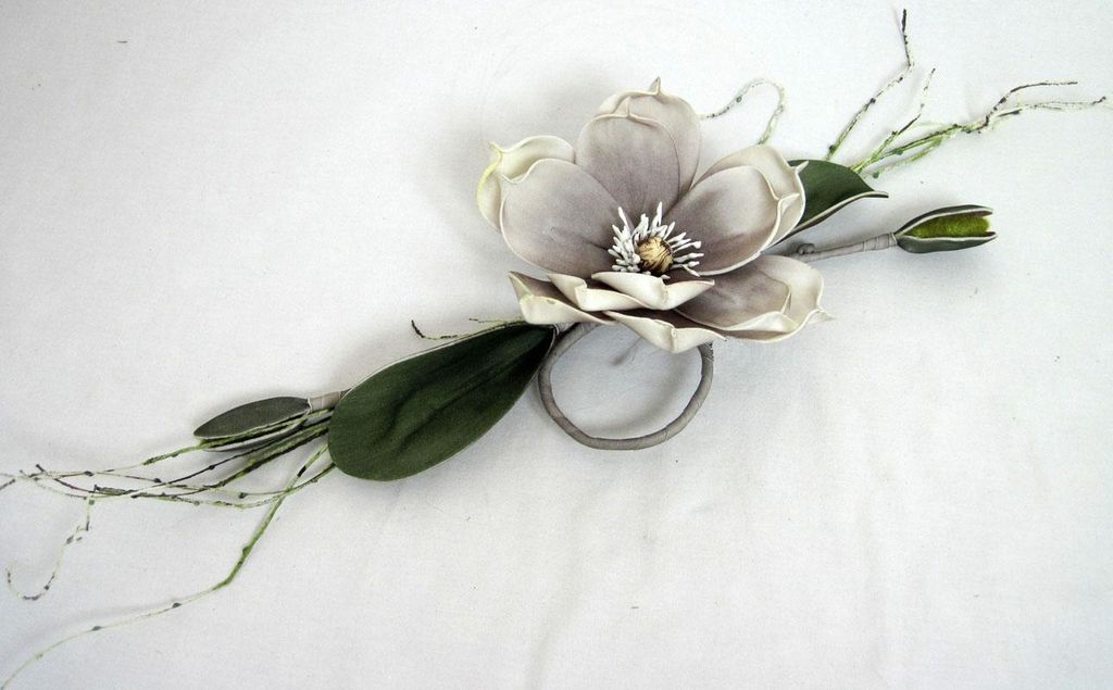Tischdeko Magnolienzweig geschäumt, künstlich grau-weiss ca. 38 cm