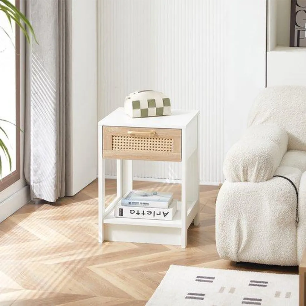 Canapé-lit en rotin blanc : solution de couchage gain de place