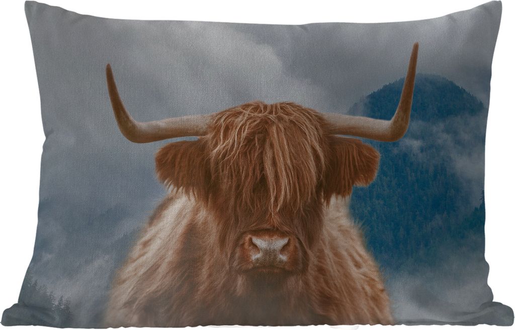 MuchoWow Outdoor Kissen - Schottisches Hochlandrind - Berg - Nebel - 60x40 cm - Wetterfest - Lounge Kissen - Zierkissen - Kissen für Innenräume