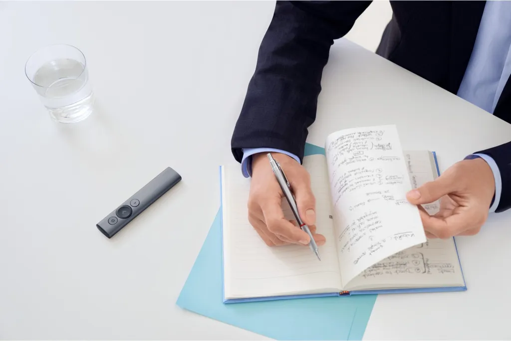 Logitech Spotlight Plus Télécommande de Présentation Bluetooth Graphite - 18
