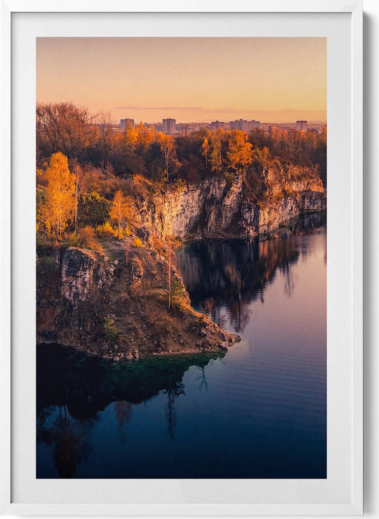 Krakauer Zakrzówek-See im Herbst– Wandbild mit Rahmen – Gerahmtes Bild – Wanddekoration – 70x100 cm – Weiß Rahmen