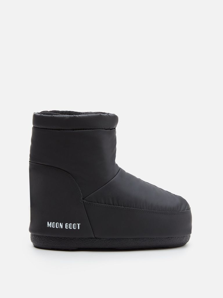 A single black Moon Boot is shown against a white background.
