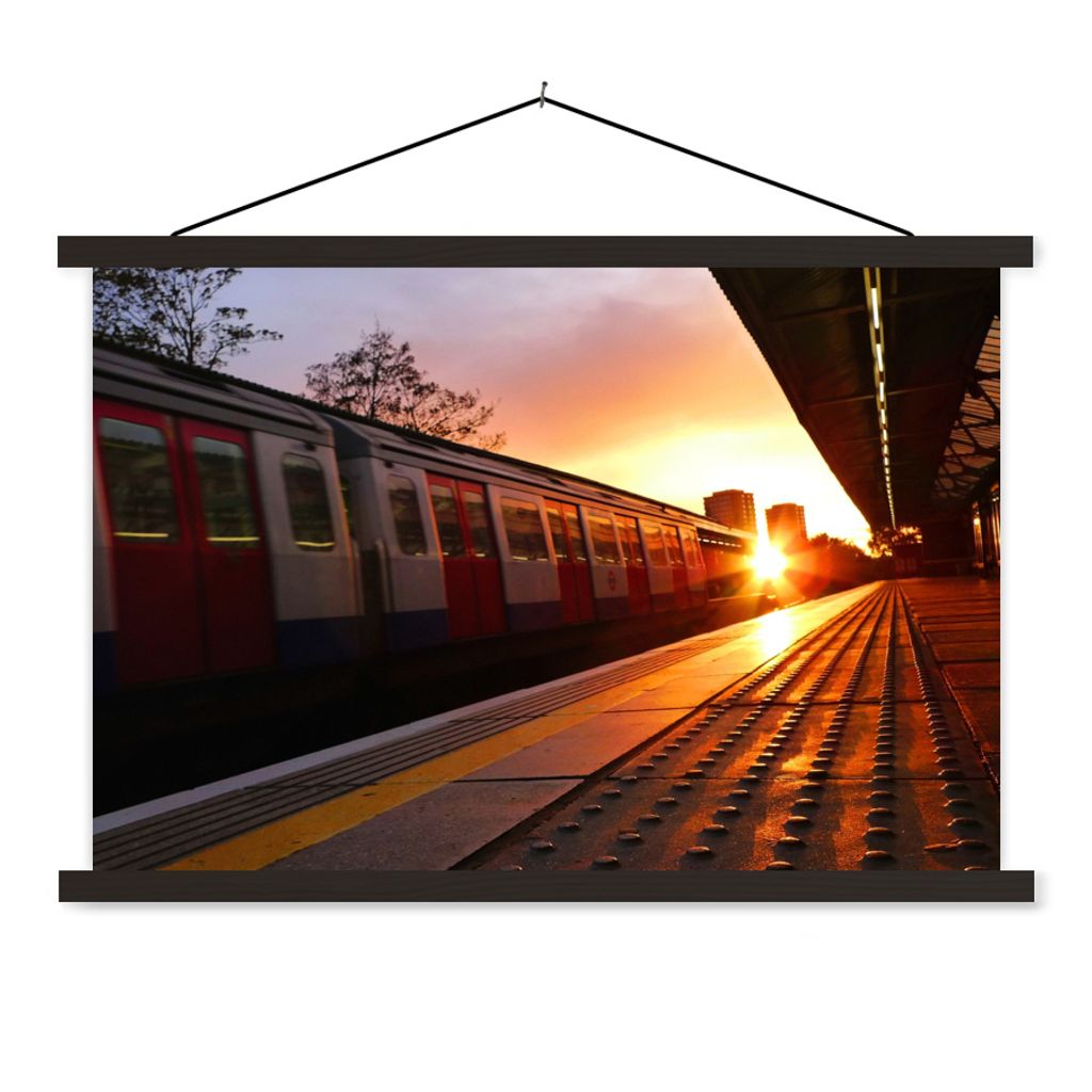 MuchoWow Textilposter Sonnenstrahlen entlang des rot-weißen Zuges 60x40 cm mit schwarzem Rahmen - Hölzernes