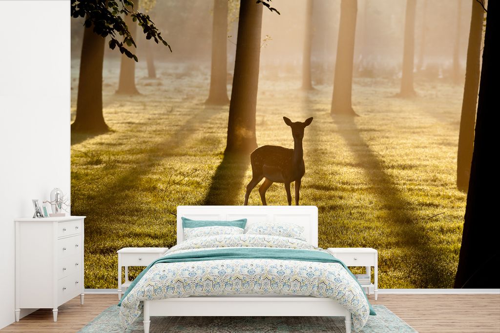 MuchoWow Fototapete für Wohnzimmer oder Schlafzimmer Wandtapete Vinyl Motivtapete Hirsche - Wald - Sonne - 450x300 cm - Gemusterte