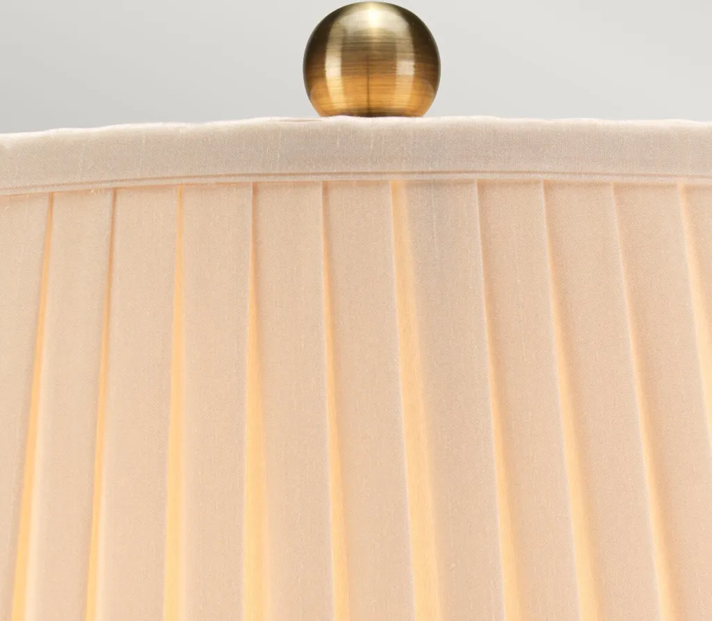 Lampe Hampton Elstead : Éclairage chic pour sublimer un coin sombre E27