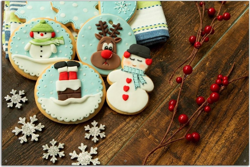 Wallario Outdoor-Poster für Garten oder Balkon, Motiv Weihnachten in der Küche - Plätzchen auf einem Holztisch, in ca. 61 x 91,50 cm