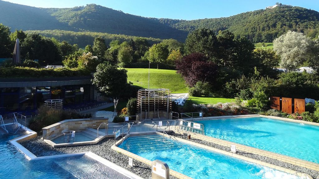 Jochen Schweizer Thermen Urlaub Bad Boll für 2 (2 Nächte); Erlebnis verschenken oder selbst erleben; Gutschein gültig für 2 Personen