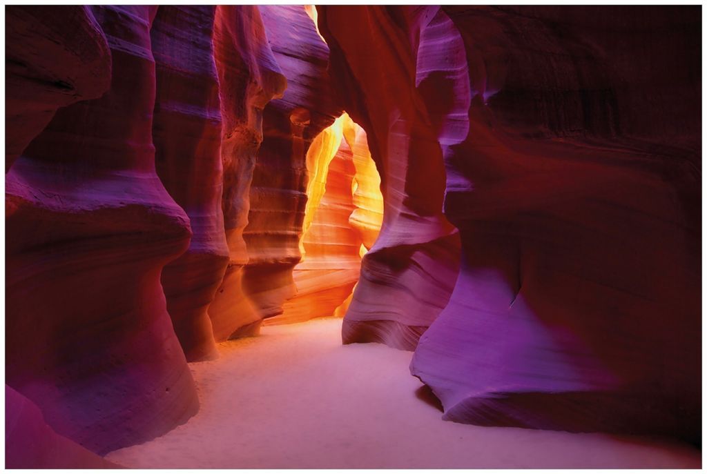Wallario Premium Glasbild, freischwebende Optik, kräftige Farben, Größe 90 x 60 cm Motiv Felsschlucht in Arizona USA - orange und violett