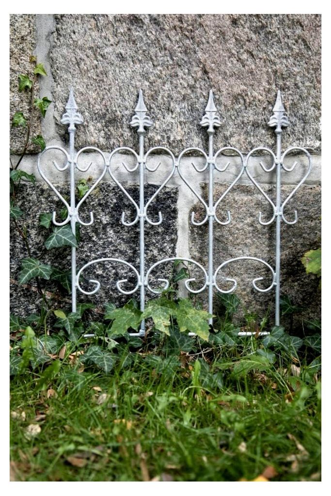 Metallbeeteinfassung aus Zink, Beetzaun, Steckzaun, Metallzaun, Herz-Begrenzung