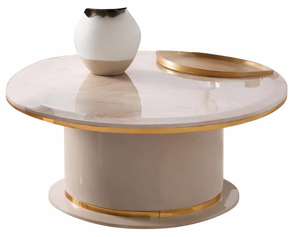 Eleganter Couchtisch mit goldenen Akzenten und modernem Design