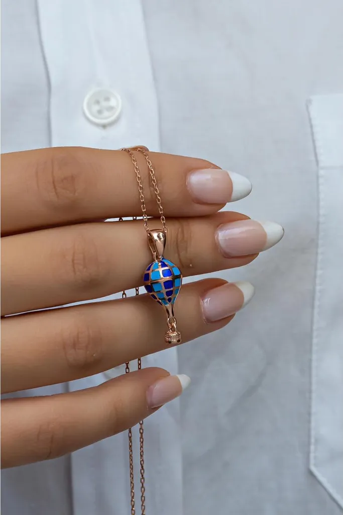 Collier montgolfière 3D bicolore : un bijou original qui ne ternit pas
