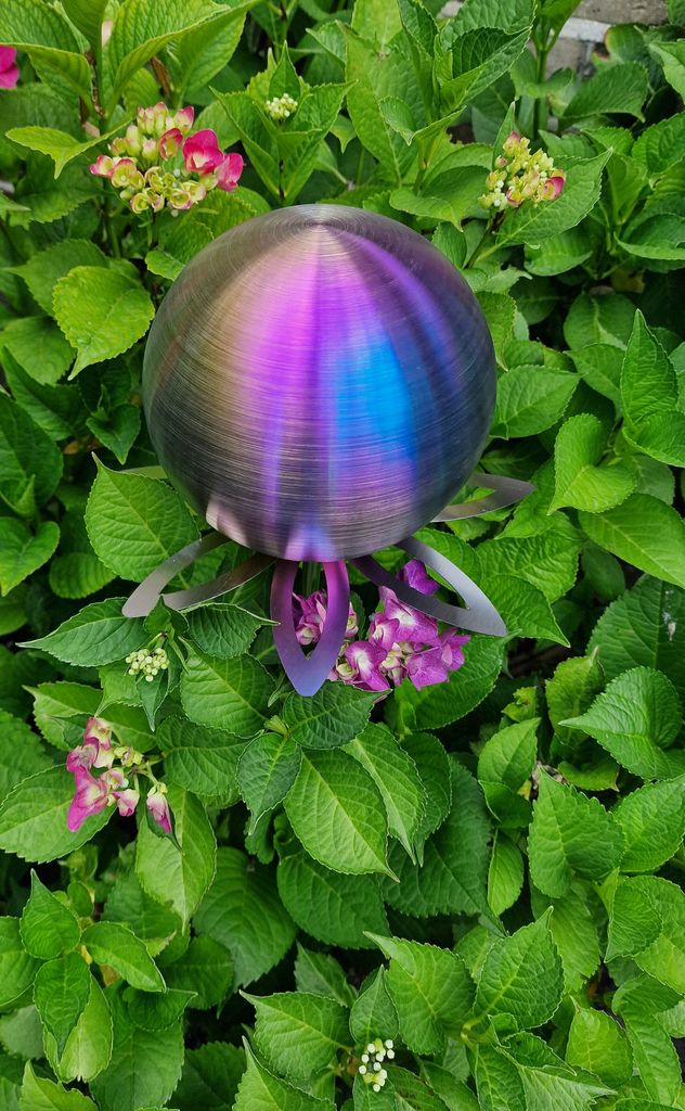 Blütenzauber Paris Rosenkugel 15 cm Edelstahl rainbow matt gebürstet Gartenstecker Deko mit Stab 80 cm