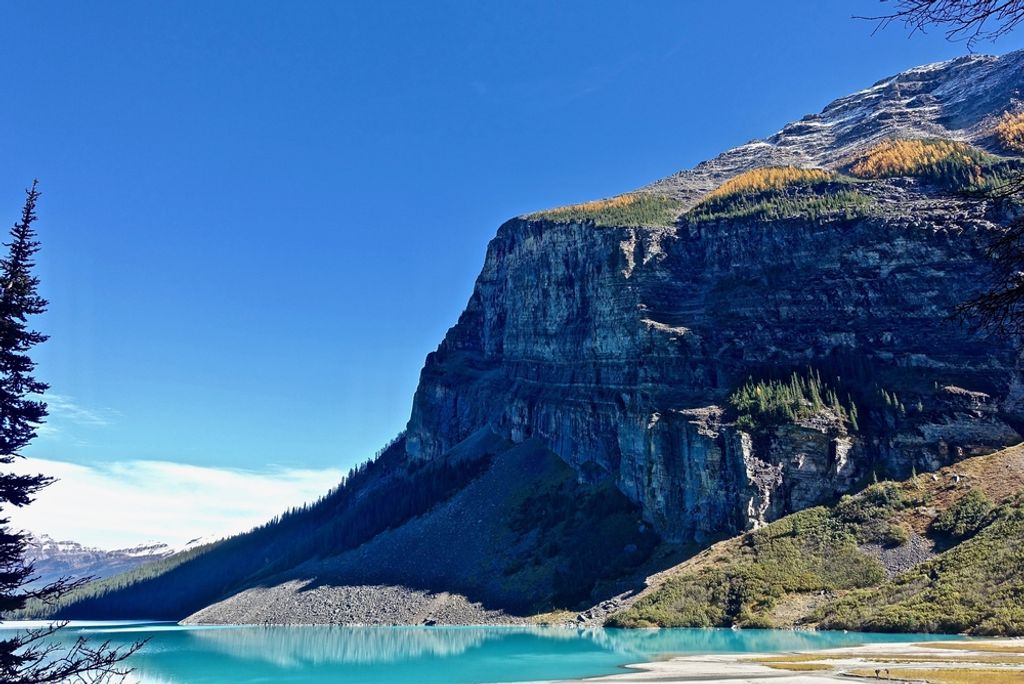 hansepuzzle 45198 - Lake Louise Puzzle, 2000 Teile, Natur, 90,0 x 60,0cm mit hochwertiger Aufbewahrung, Kartonbox und wiederverschließbarem Beutel