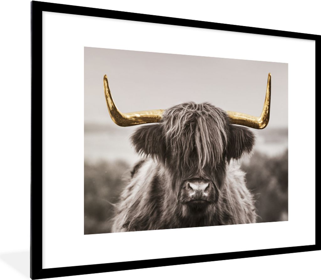 MuchoWow Gerahmtes Poster Scottish Highlander - Schwarz - Weiß - Gold 80x60 cm - Poster mit Schwarzem Bilderrahmen Wandposter Rahmen Foto Bilder...