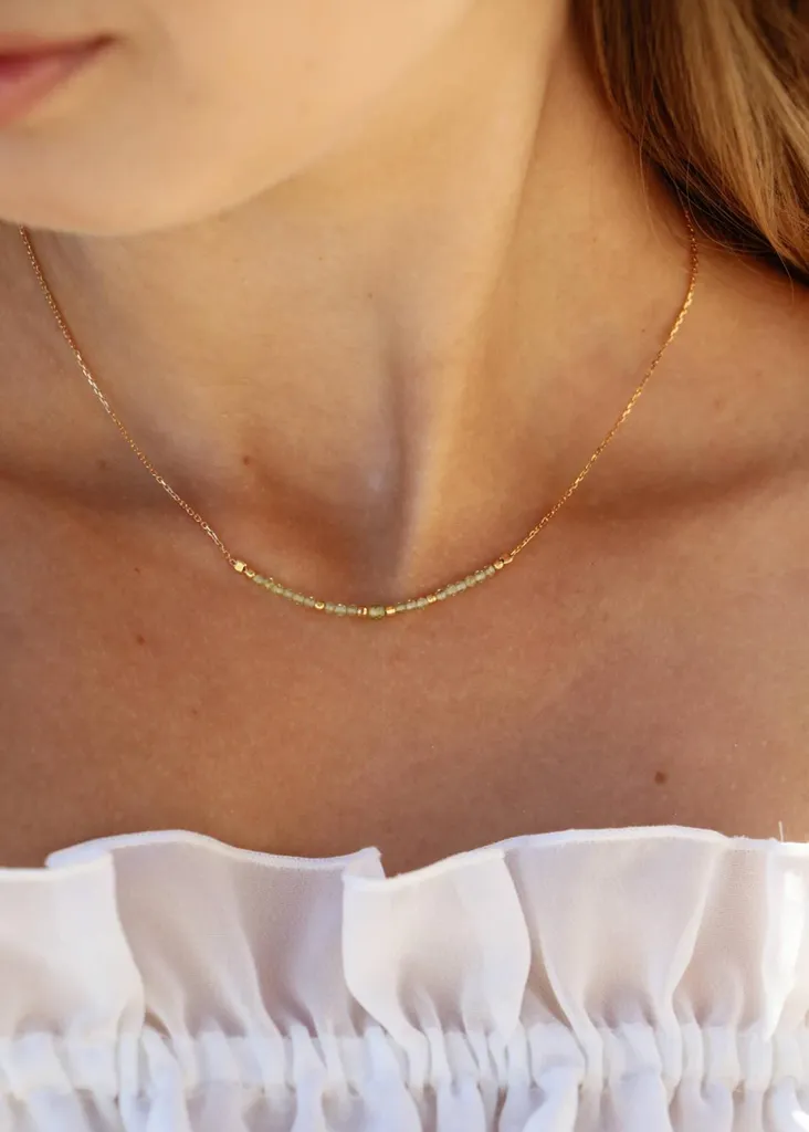 Cadeau anniversaire août : collier avec péridot naturel pour femme