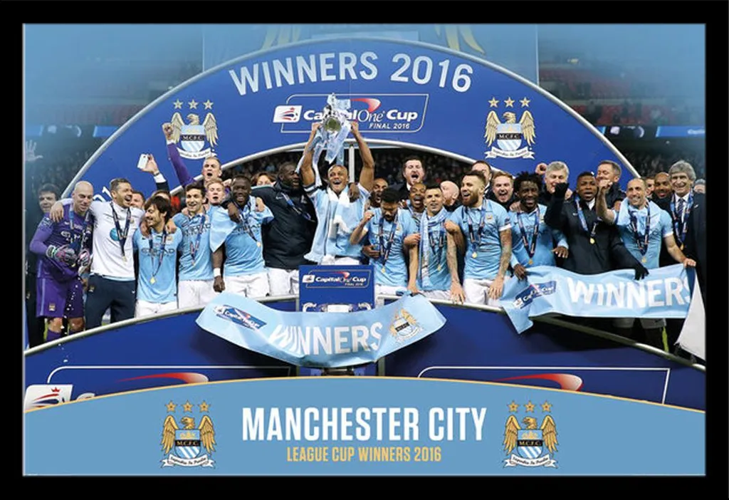 Manchester City - Poster - Vincitori della Coppa di Lega 15/16 + cornice rimovibile, Shinsuke® Maxi MDF nero, disco acrilico