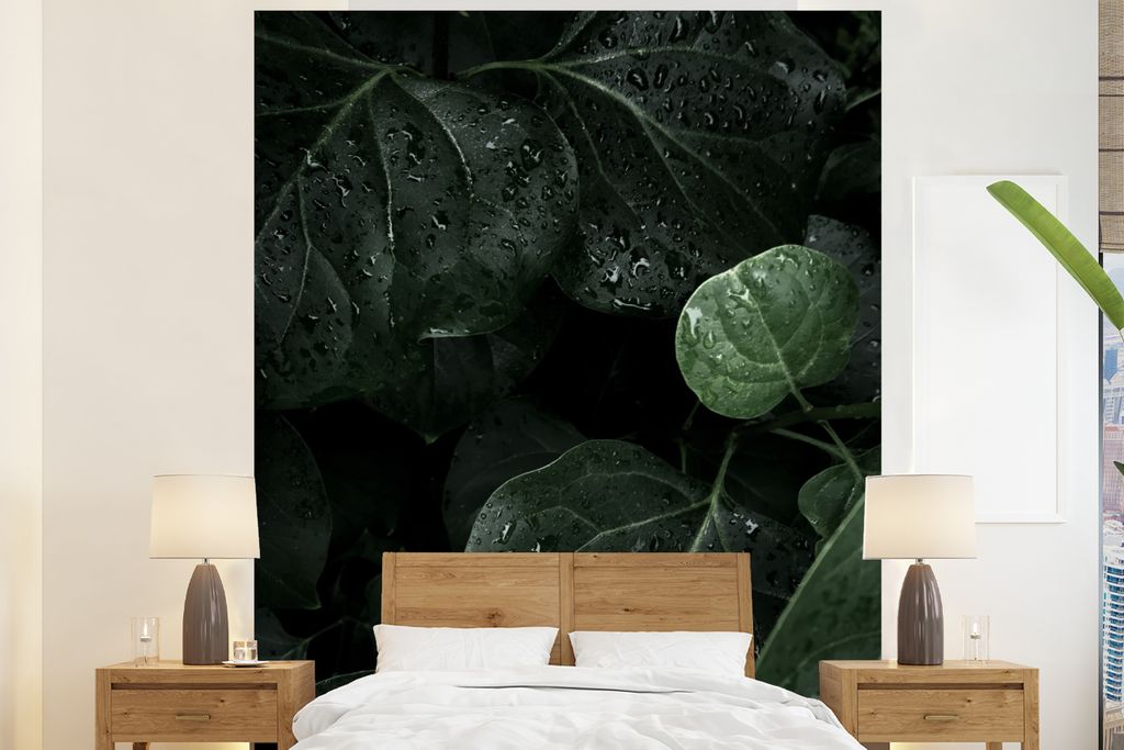 MuchoWow Fototapete für Wohnzimmer oder Schlafzimmer Wandtapete Vinyl Motivtapete Nahaufnahme von Regentropfen auf großen Blättern - 195x240 c...