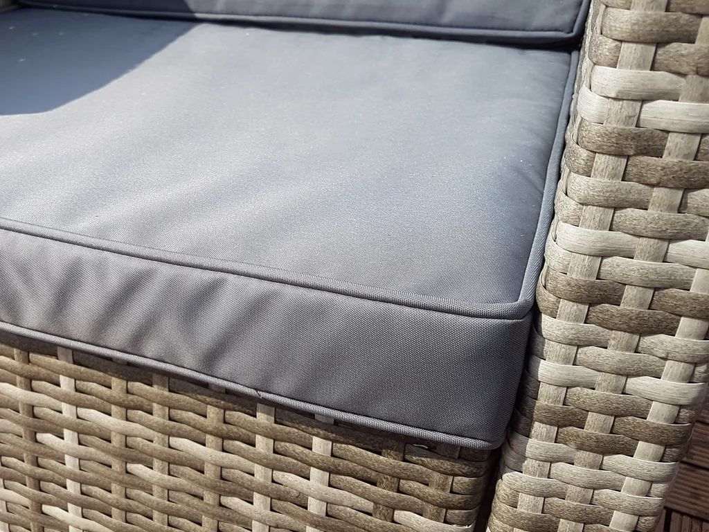 Salon de jardin pour terrasse et balcon - Ensemble 4 places en rotin
