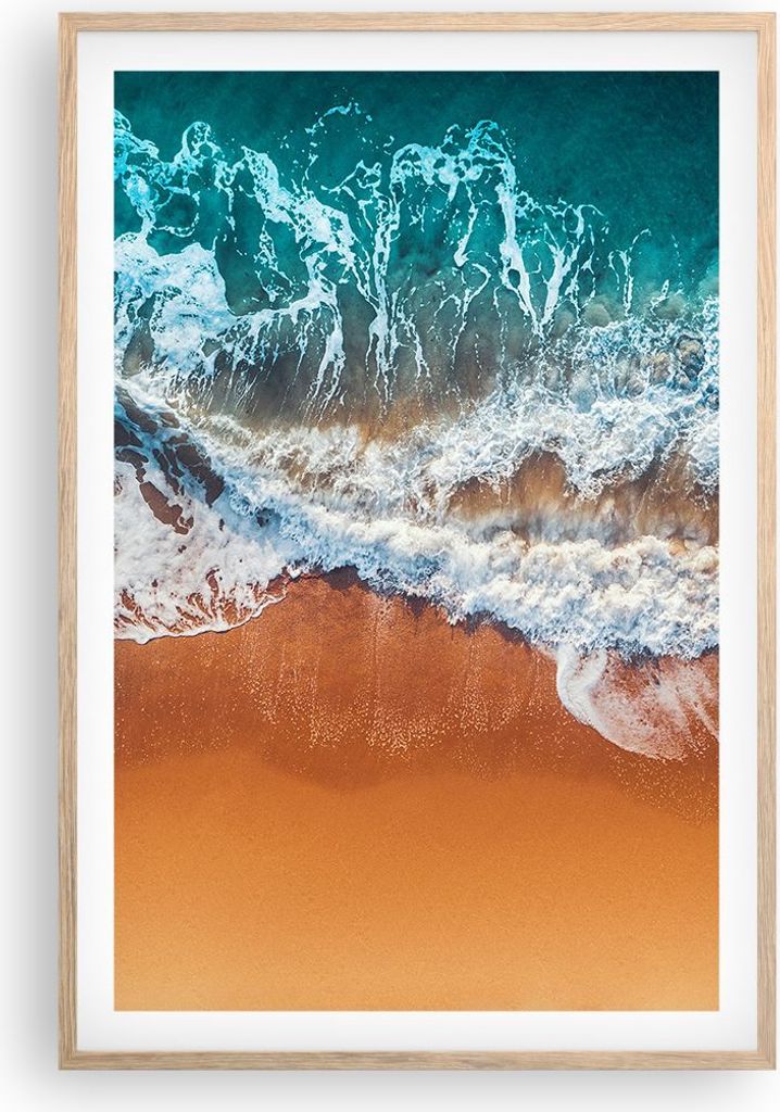 Gerahmtes Poster - Rahmen in heller Eiche - Sand Wasser Strand - 61x91,5 cm - Wand Bild - Wanddeko - Wandbilder - Kunstposter - Wandposter - Bilder...