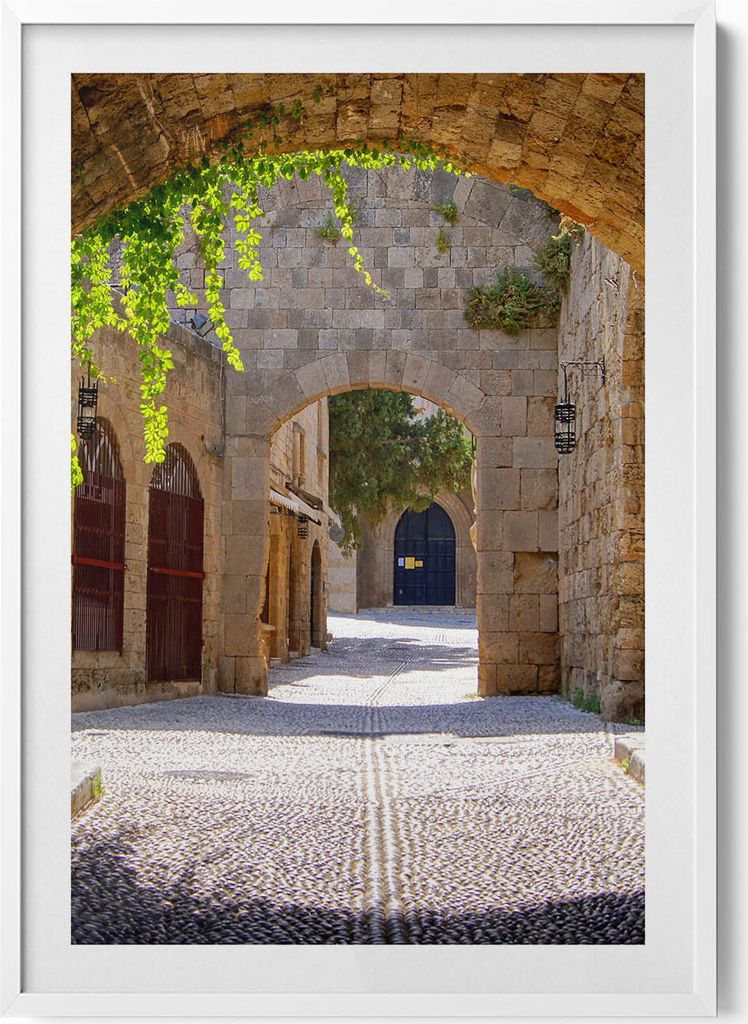 Mittelalterliche Straße von Rhodos Griechenland– Wandbild mit Rahmen – Gerahmtes Bild – Wanddekoration – 70x100 cm – Weiß Rahmen