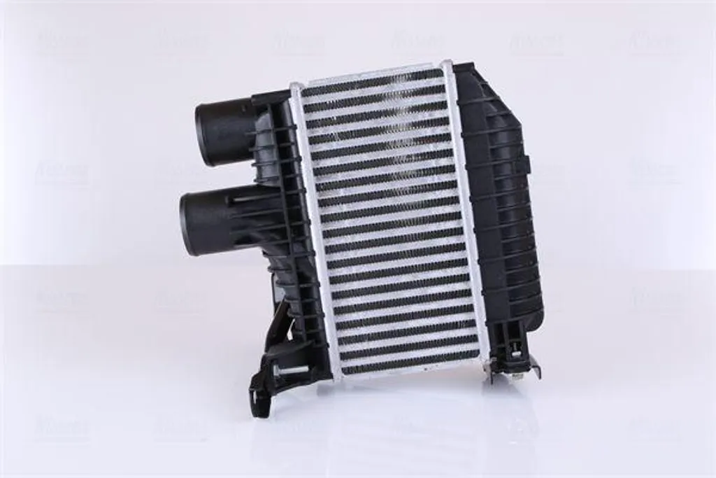 Intercooler NISSENS 96758 pour Toyota Corolla et Avensis OE 179400G010