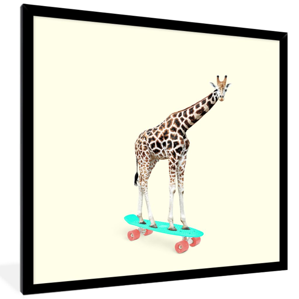 MuchoWow Gerahmtes Poster Giraffe - Muster - Skateboard - Rosa - Tiere 40x40 cm - Poster mit Schwarzem Bilderrahmen Wandposter Rahmen Foto Bilder...