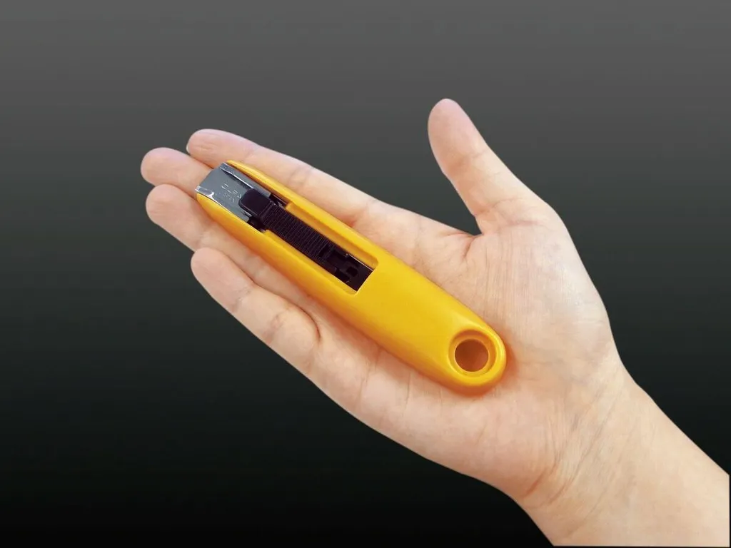 Taglierino Olfa 12,5 mm Nero: Il Partner Ideale per Hobby e Modellismo