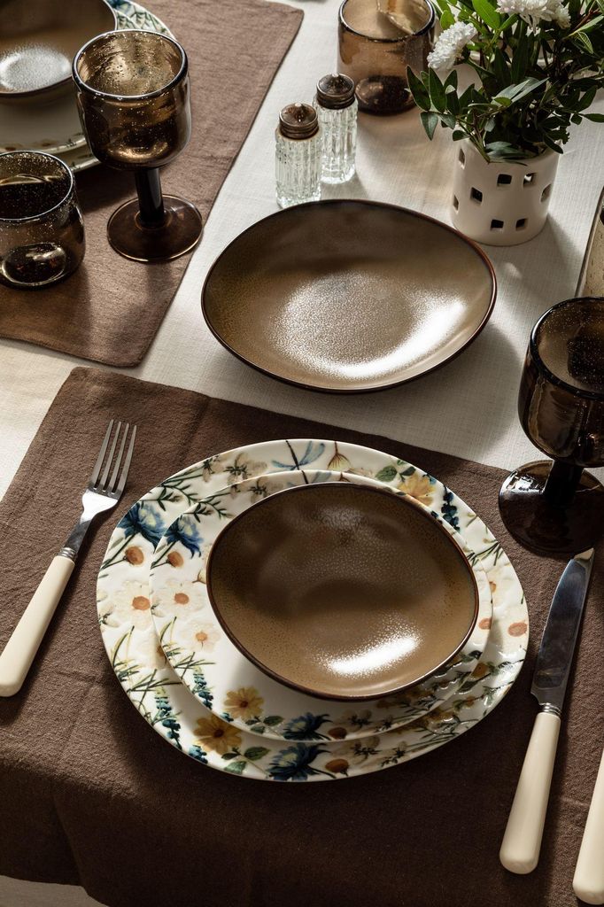 Hermia Concept, Hochwertiges 24-teiliges Dinner-Set aus 100% Porzellan | 6 Servierplatten (27 cm), 6 Teller (21 cm), 6 Dessertteller (21 cm), 6 Sch...