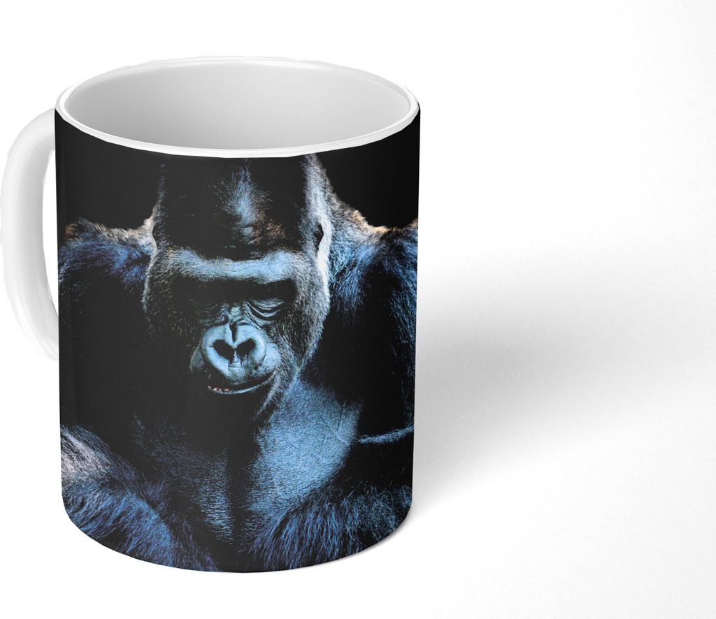MuchoWow Tasse Kaffeetasse Kaffeebecher 350 ml Ein Gorilla schaut eindrucksvoll in die Kamera Teetasse - Fototasse - Becher - Keramikbecher - Tee...