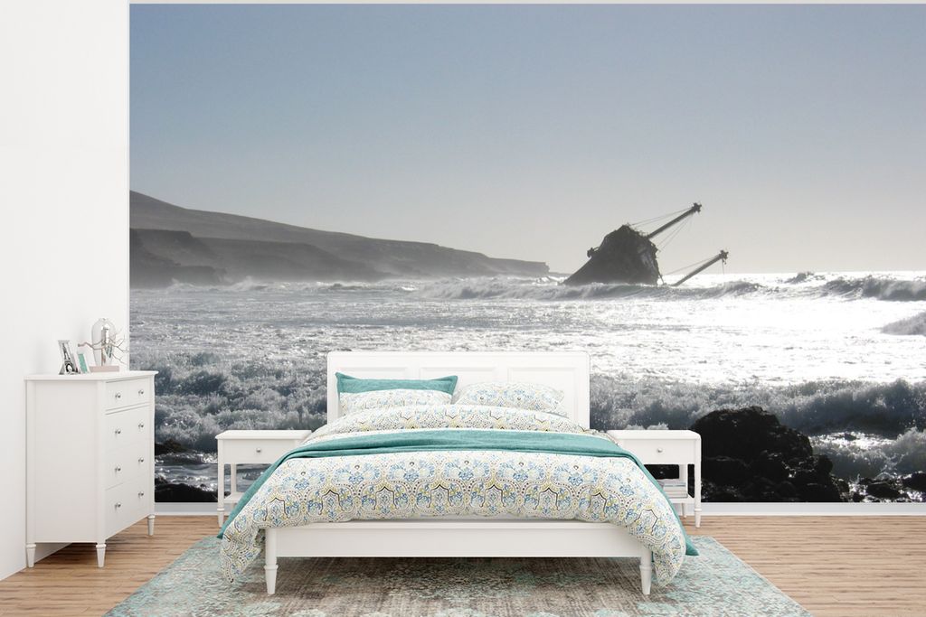 MuchoWow Fototapete für Wohnzimmer oder Schlafzimmer Wandtapete Vinyl Motivtapete Ein Schiffswrack liegt vor der Küste von Fuerteventura - 350x...
