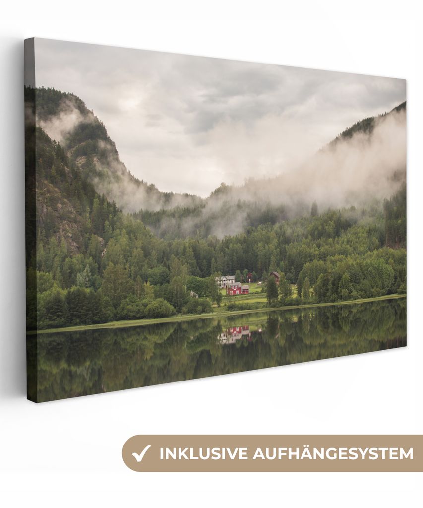 OneMillionCanvasses - Leinwandbilder - 140x90 cm, Norwegischer Bauernhof unter Bäumen, Wandbilder Kunstdruck Wanddekoration