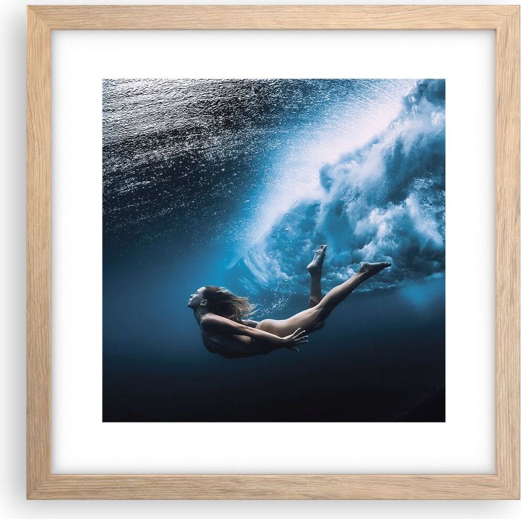 Gerahmtes Poster - Rahmen in heller Eiche - Tauchen Frau Wellen - 30x30 cm - Wand Bild - Wanddeko - Wandbilder - Kunstposter - Wandposter - Bilderr...