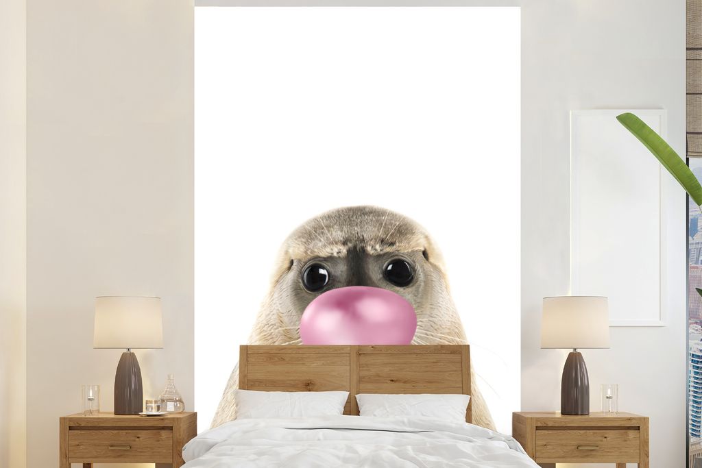 MuchoWow Fototapete für Wohnzimmer oder Schlafzimmer Wandtapete Vinyl Motivtapete Siegel - Kaugummi - Rosa - Junge - Kinder - Mädchen - 225x350...