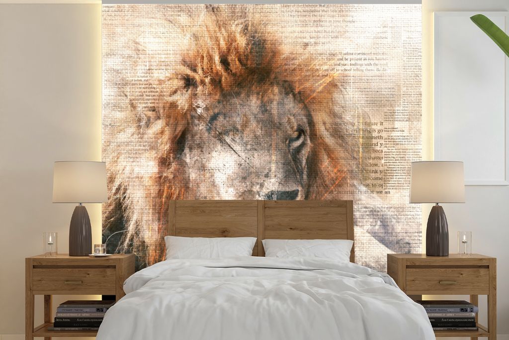 MuchoWow Fototapete für Wohnzimmer oder Schlafzimmer Wandtapete Vinyl Motivtapete Löwe - Zeitung - Farben - 300x300 cm - Wanddekoration
