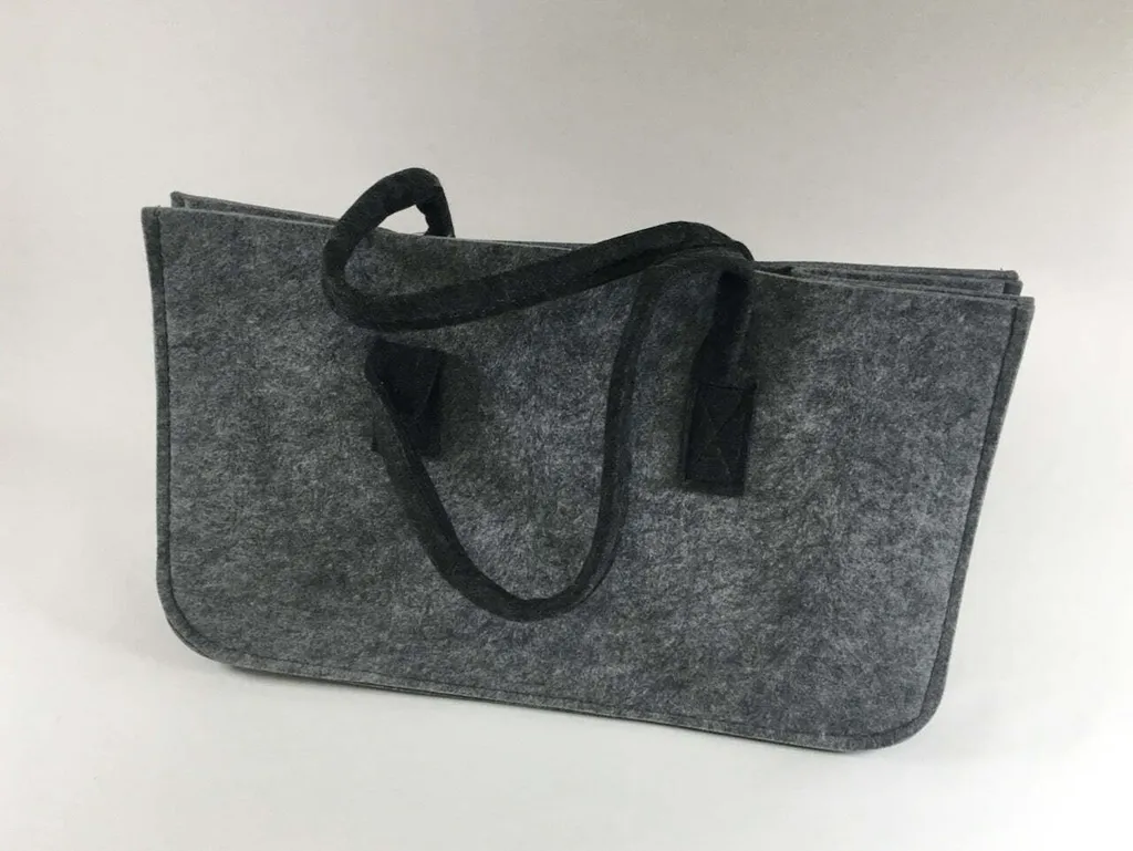 Rangement bois de chauffage en feutre gris pour salon et cheminée