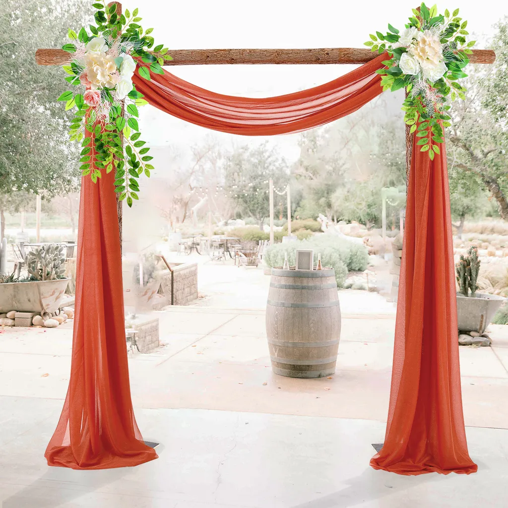 Fleurs artificielles arche mariage caramel et voile de fond premium