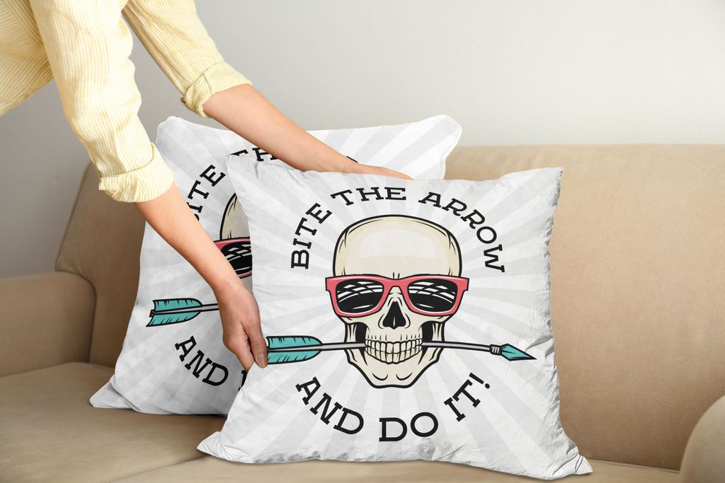 ABAKUHAUS Schädel Kissenbezug Set (2Stück), Hipster Skull Mit Punk Sonnenbrillen Und Pfeil In Mund Dead Vibes In Retro Grafik, 45x45cm, Mehrfarbig