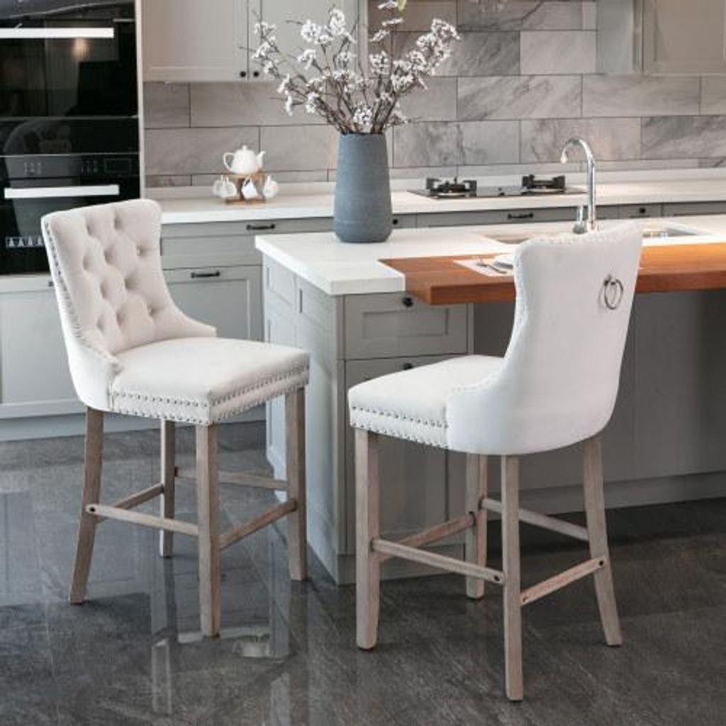 2er Set Barhocker Samtbezogen Mit Knopfheftung Holzbeinen Chrom Nagelverzierung Freizeit Stil Barstuhl Beige 60x50x66 cm Upholstered Esszimmerstuhl