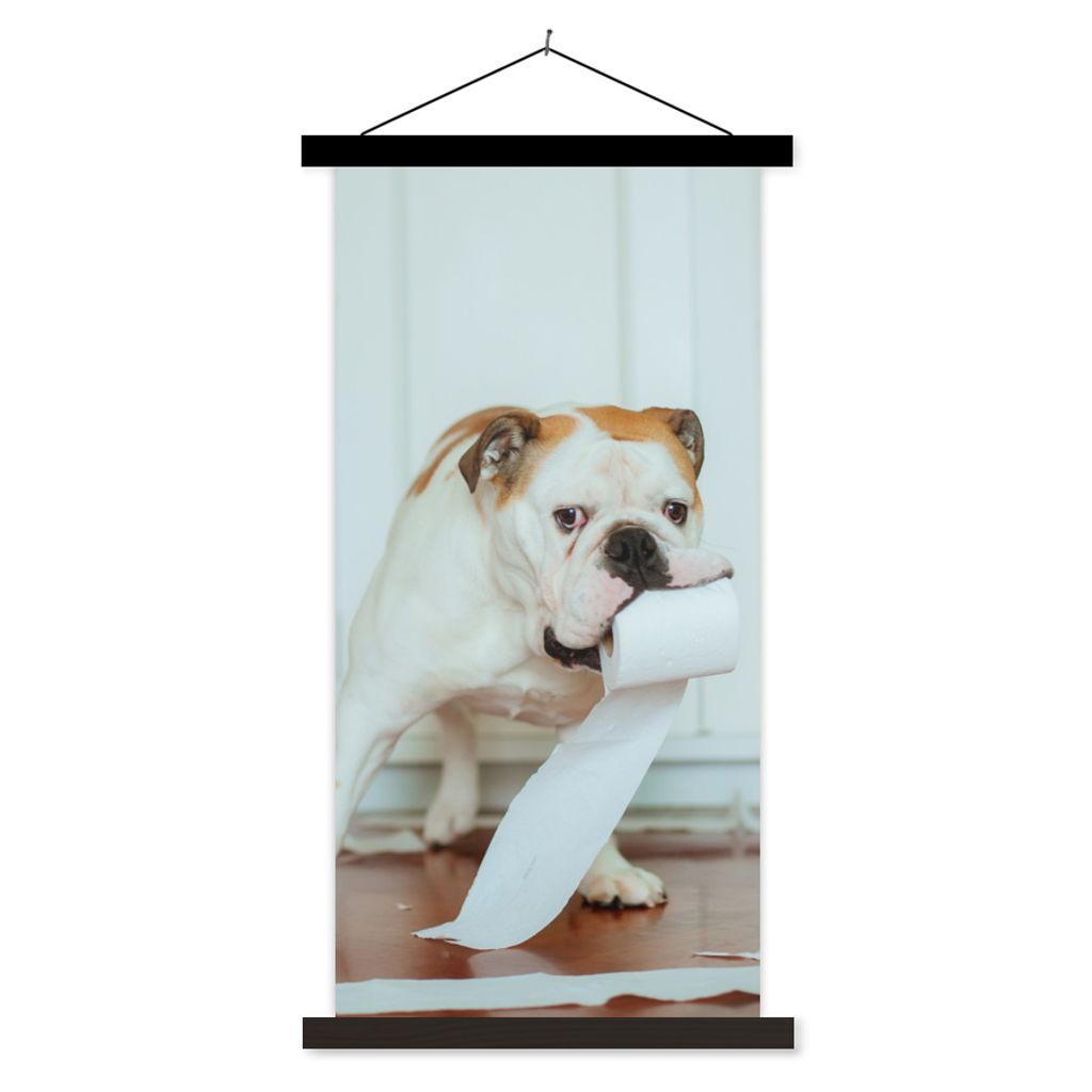 MuchoWow Textilposter Hund spielt mit Toilettenpapier 40x80 cm mit schwarzem Rahmen - Wandemalerei