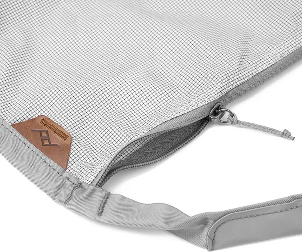 Ne manquez plus de place avec le Packable Tote 12L Peak Design Raw robuste - 3