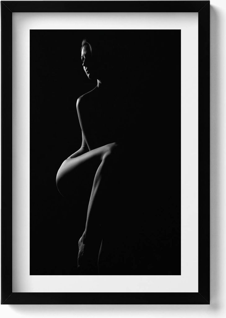 Ein subtiles Porträt eines nackten Frauenkörpers– Wandbild mit Rahmen – Gerahmtes Bild – Wanddekoration – 40x60 cm – Schwarz