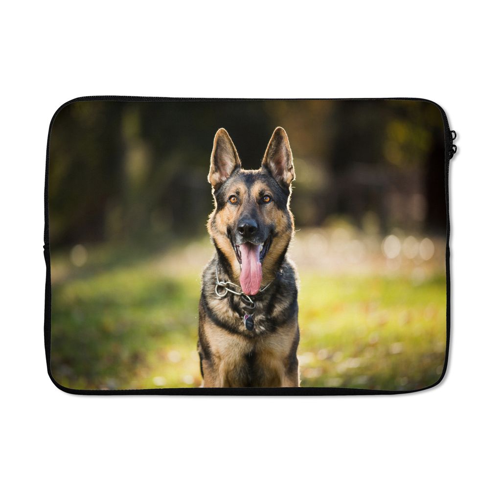 MuchoWow Laptop Hülle 13 Zoll Ein Deutscher Schäferhund lächelt mit heraushängender Zunge in die Kamera Laptoptasche - Laptophülle - Sleeve ...