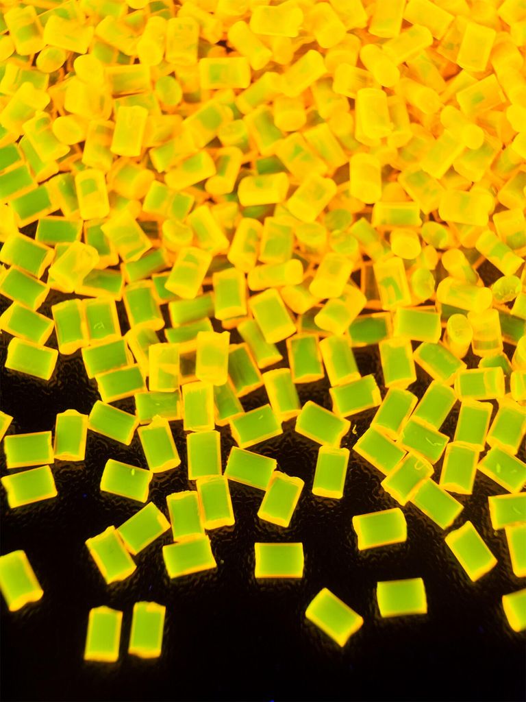 1kg PSYWORK Schwarzlicht Acrylglas-Granulat Orange Produktbild 